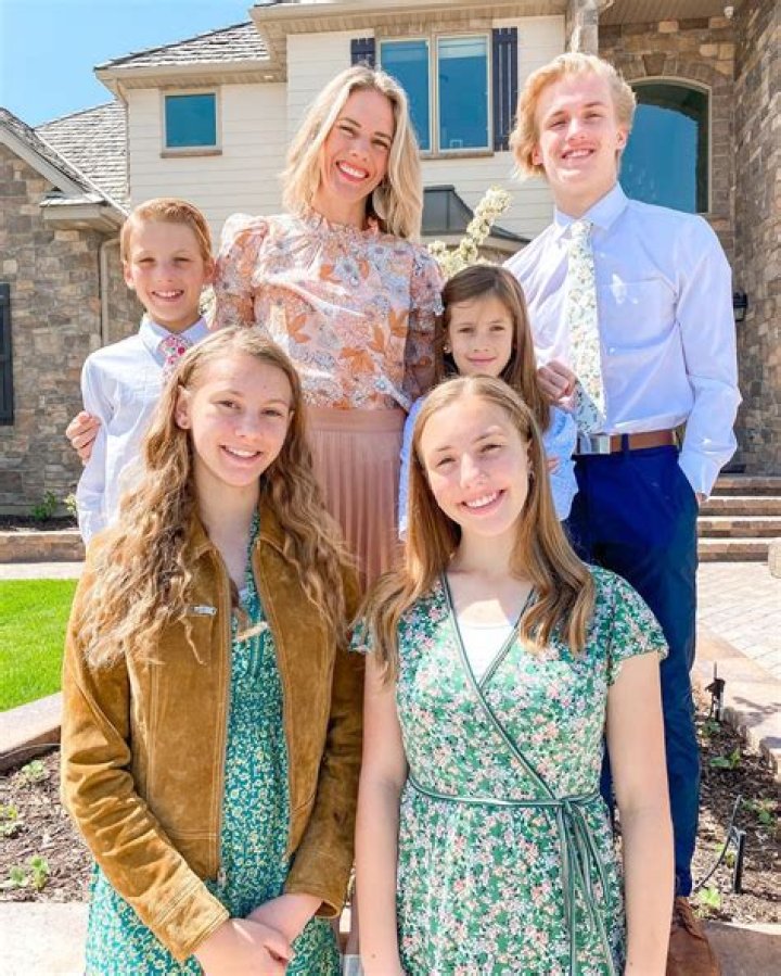 Michelle Branch Files For Divorce From Patrick Carney & Requests Primary Custody Of Their Kids