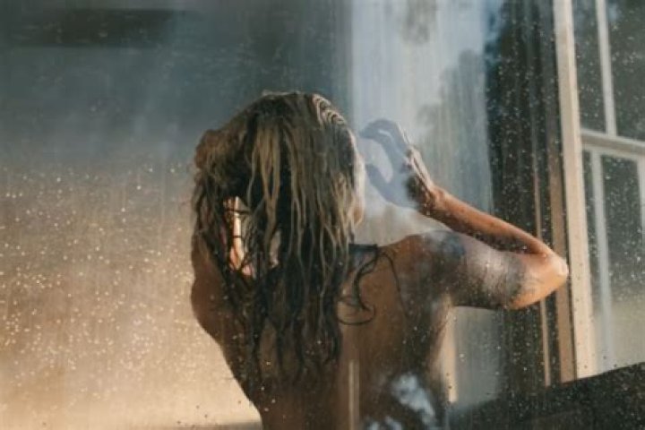 Miley Cyrus Shows Off Her Grills In New Bathtub Video – Hollywood Life