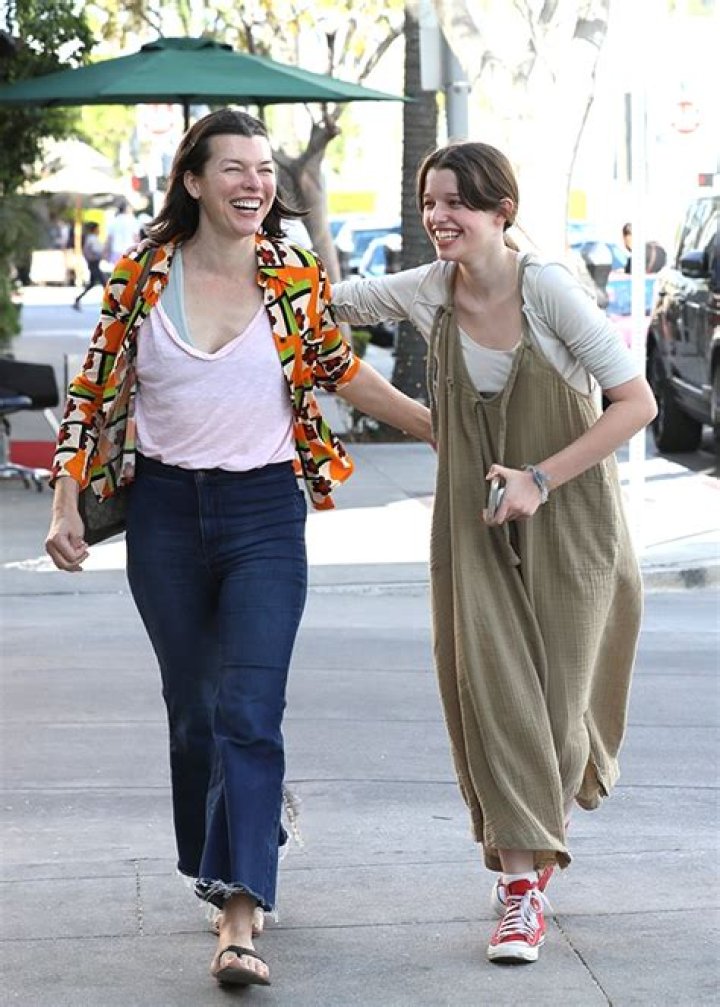 Milla Jovovich & Daughter Ever Anderson Enjoy Beverly Hills Outing – Hollywood Life