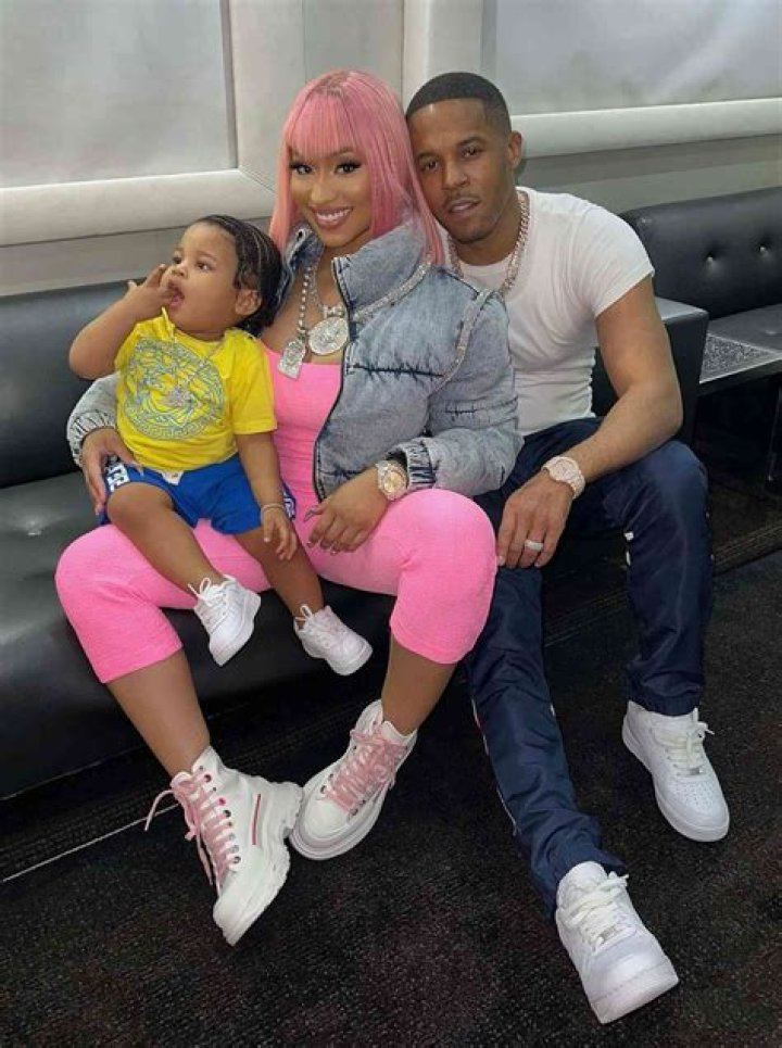 Nicki Minaj Calls Kenneth Petty ‘Husband’ & Raves Over His Foot Massages In Interview