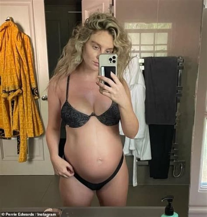 Perrie Edwards Pregnant? Zayn’s Ex Has Fans Flipping She’s Expecting With New BF — Pic