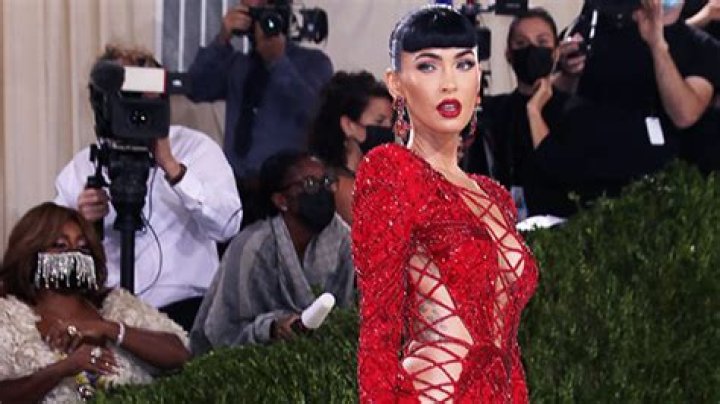 Photos Of Her Sexy Cutout Look – Hollywood Life