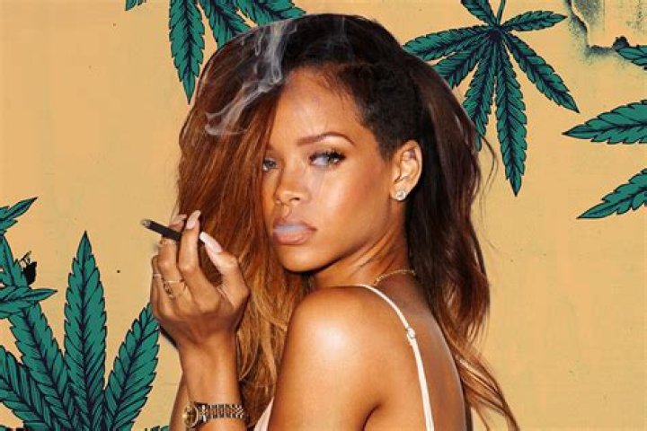 [PIC] Rihanna Smoking Marijuana — Posts Instagram Pic With Roll-Up – Hollywood Life