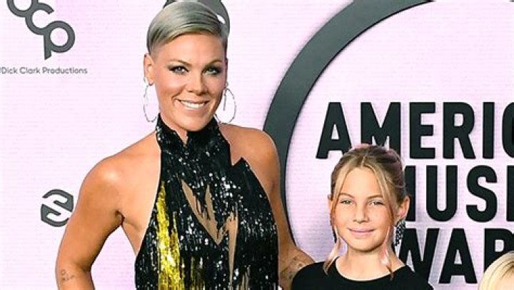 Pink & Her Daughter Willow Perform At Summer Tour 2023: Video – Hollywood Life