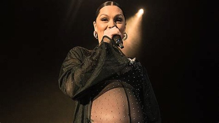 Pregnant Jessie J Reveals Her Growing Baby Bump In Naked Photos – Hollywood Life