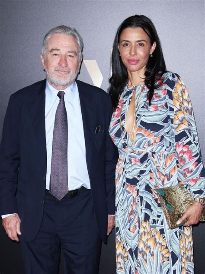 Robert De Niro Wraps Hugs Daughter Drena At Grandson’s Funeral: Photos – Hollywood Life