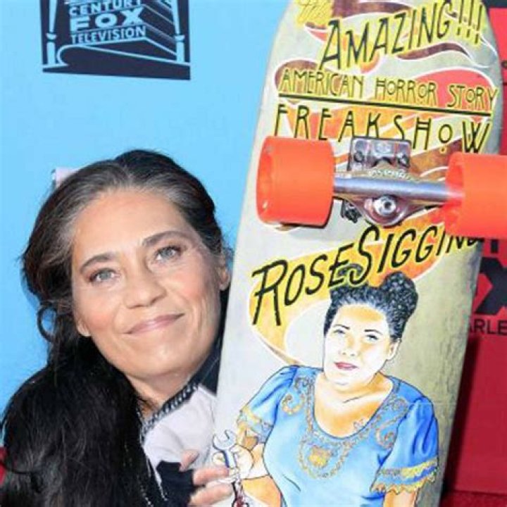 Rose Siggins Celebrity Profile – Hollywood Life