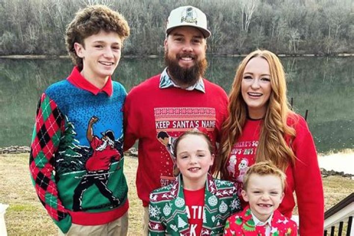Ryan Edwards’ Wife, Mackenzie, & Ex, Maci, Pose For Sweet Family Pic With Kids As He Remains In Jail