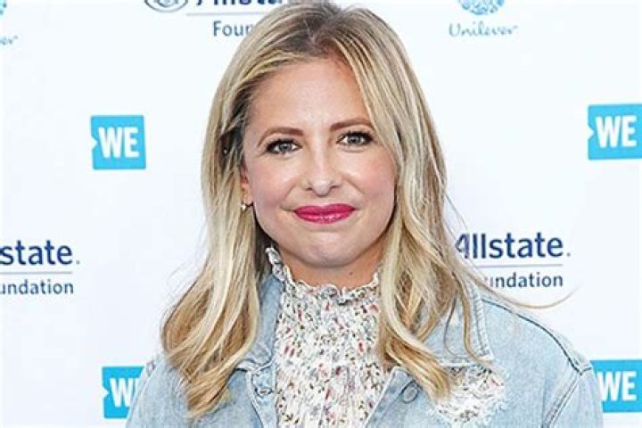 Sarah Michelle Gellar Is Ready To Protect Us From The Apocalypse with Buffy’s Giant Stake – Pic