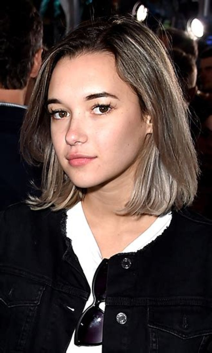 Sarah Snyder Celebrity Profile – Hollywood Life