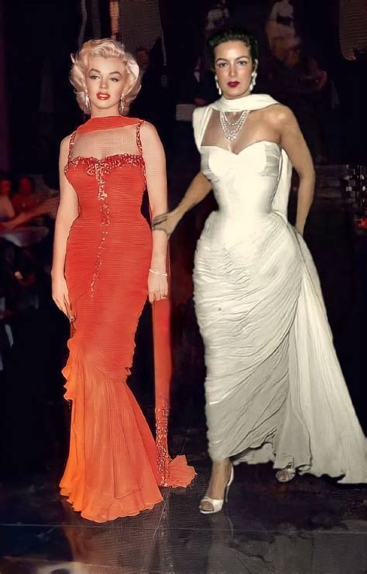 See Her Beautiful Gown – Hollywood Life