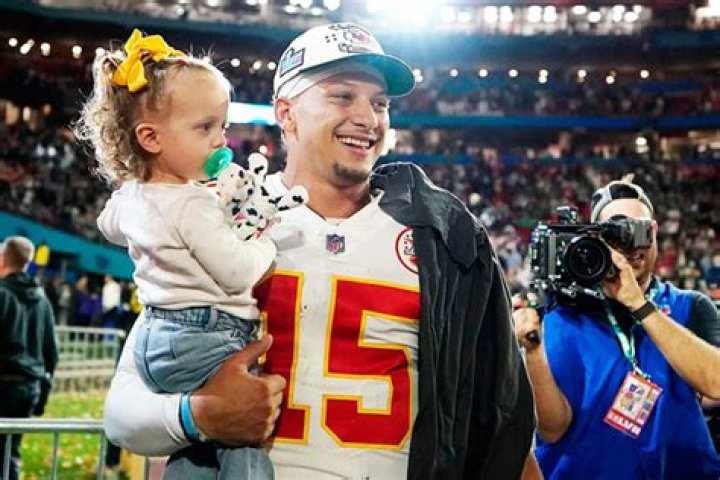 See His Cute Daughter – Hollywood Life