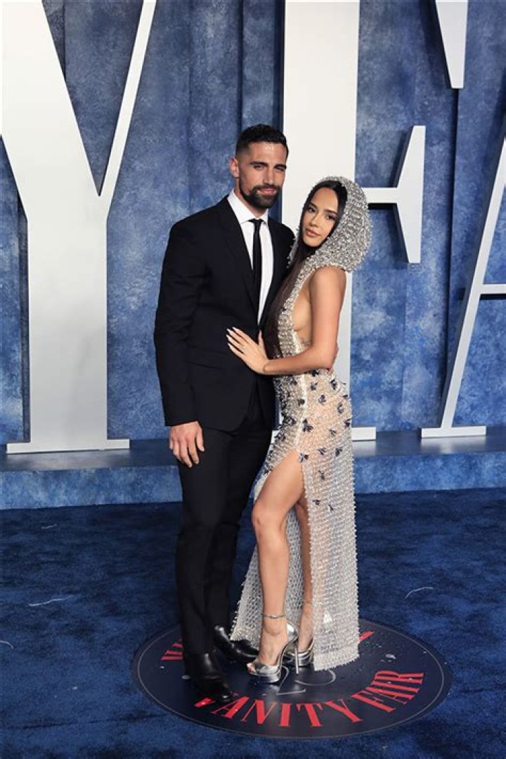 See Message – Hollywood Life