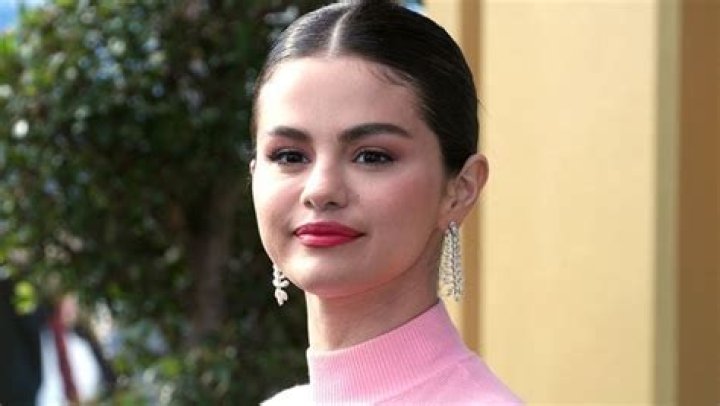 Selena Gomez Fans Defend Her After ‘Saved By The Bell’ Reboot Jokes About Her Kidney Transplant: ‘Not Funny’