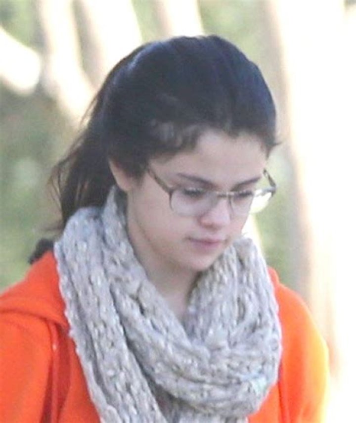Selena Gomez Goes Makeup Free Post Breakup Hot Or Not? Vote
