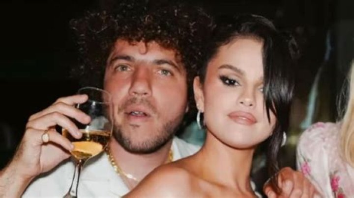 Selena Gomez Shouts Out Her Relationship Status In Hilarious New TikTok Video: ‘The Struggle’