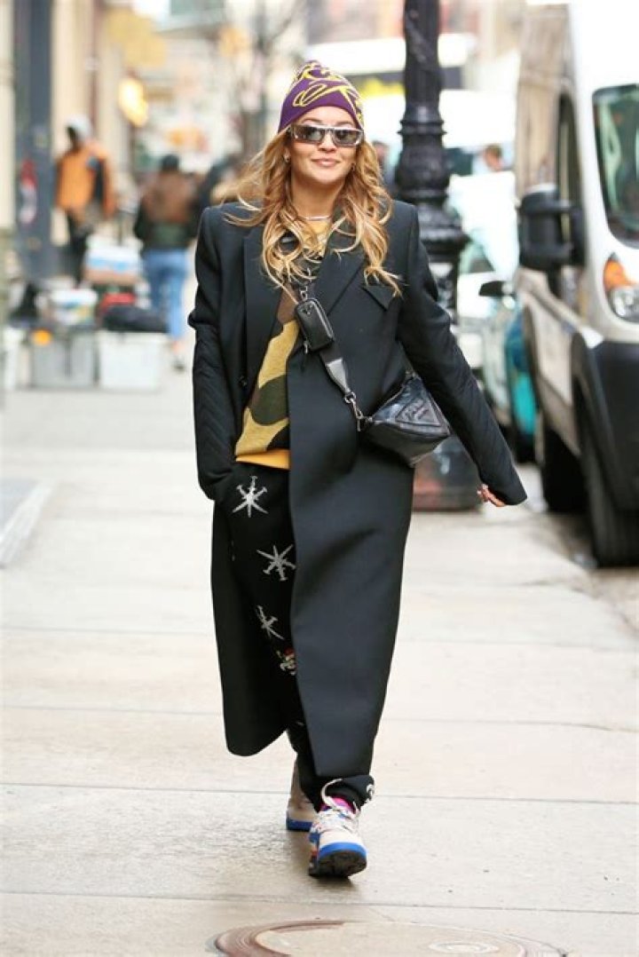 Stars Wearing Beanies: Photos – Hollywood Life