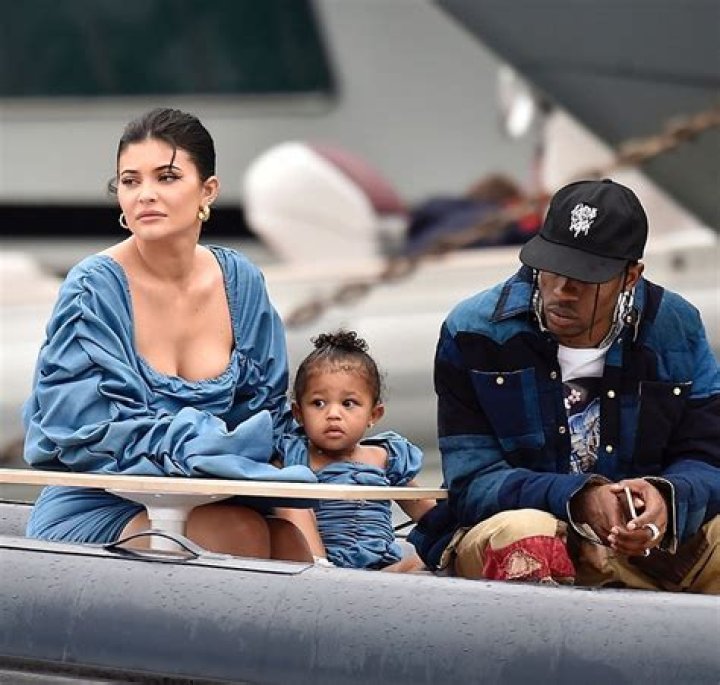 Stormi Webster Sings ‘Blackbird’ By The Beatles: Video – Hollywood Life