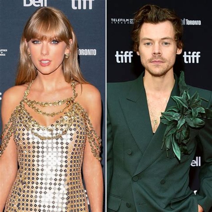 Taylor Swift Applauds Harry Styles After Losing To Him At The Grammys – Hollywood Life