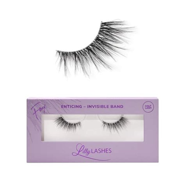 Taylor Swift Wore These False Lashes on the Eras Tour & You Can Shop the Same Ones
