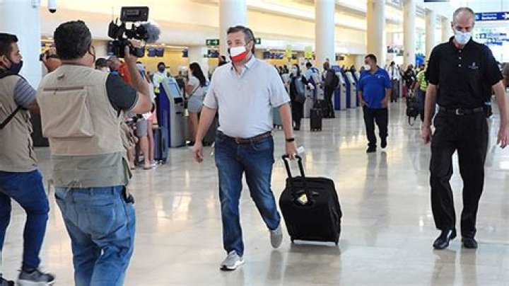 Ted Cruz Mocked On Twitter For Handing Out Water Bottles In Texas 3 Days After Returning From Mexico