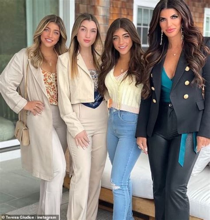 Teresa Giudice & Her 4 Lookalike Daughters Stun in White Outfits For Gorgeous Family Pic