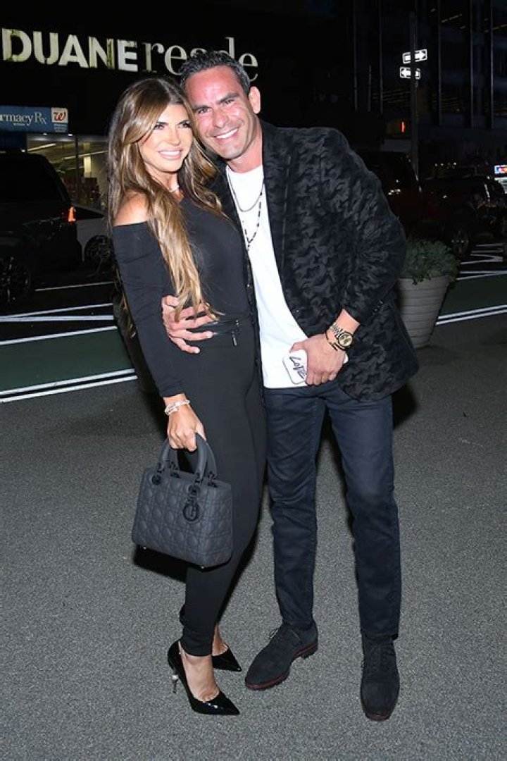 Teresa Guidice Cuddles Up To Fiancé Luis Ruelas On Romantic Trip To Aspen — Photo