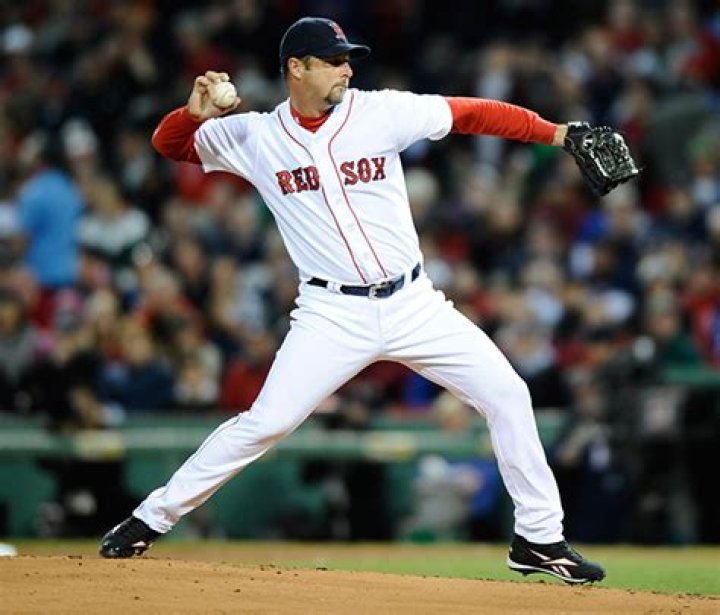 Tim Wakefield Dead At 57 – Hollywood Life