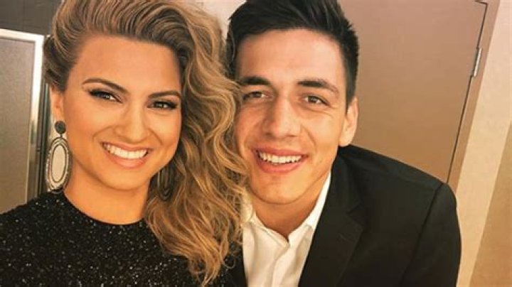 Tori Kelly Married BF Andre Murillo — See The Romantic Wedding Pic – Hollywood Life