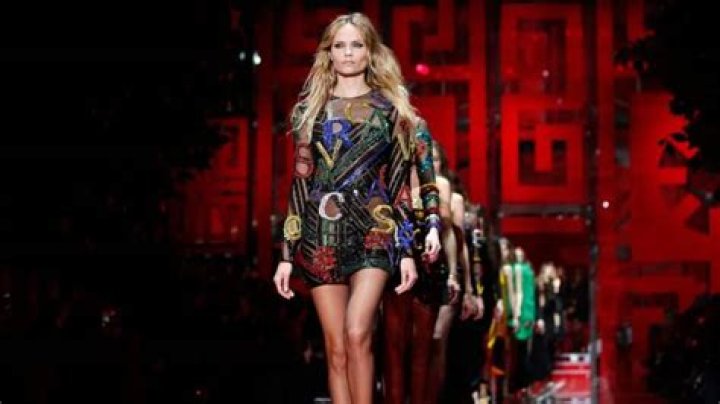 Versace’s Milan Fashion Show 2020 With Jennifer Lopez — See Pics