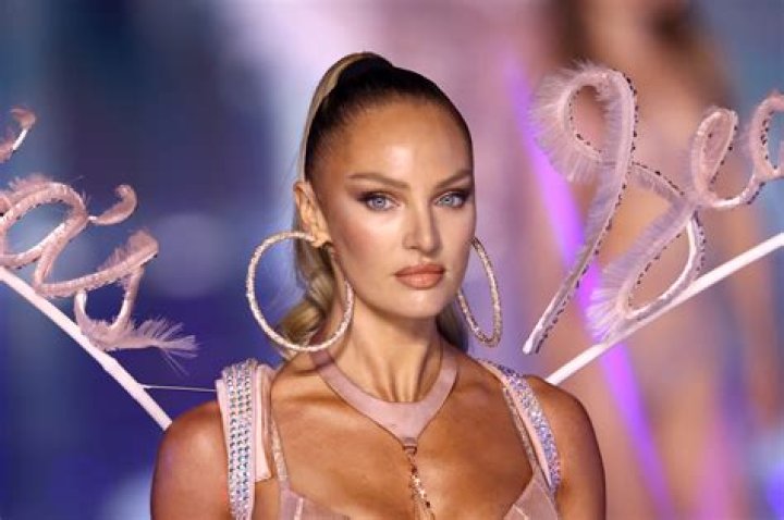 Victoria’s Secret Fashion Show 2017: See Bella Hadid & More On The Pink Carpet