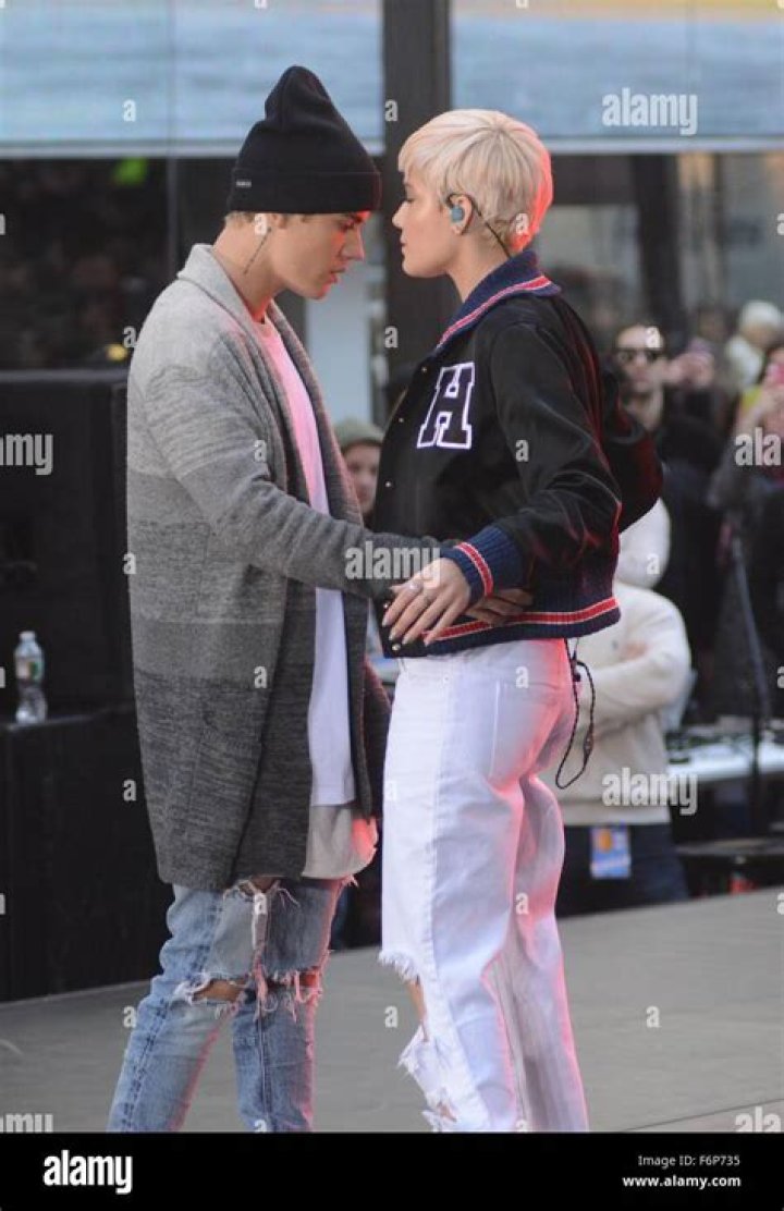 [VIDEO] Justin Bieber & Halsey Flirting In Performance On ‘The Today Show?’ – Hollywood Life