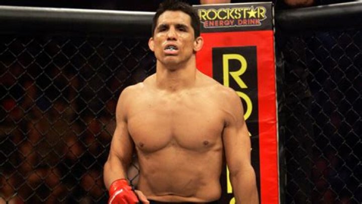 Who Is Frank Shamrock? Facts On UFC Fighter Who Left Dog At Airport – Hollywood Life