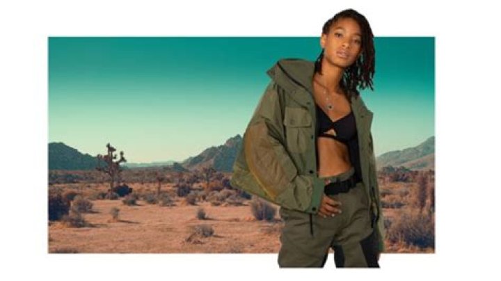 Willow Smith Shows Off Ripped Abs In Mirror Selfie Thanks To Yoga Workouts – Hollywood Life