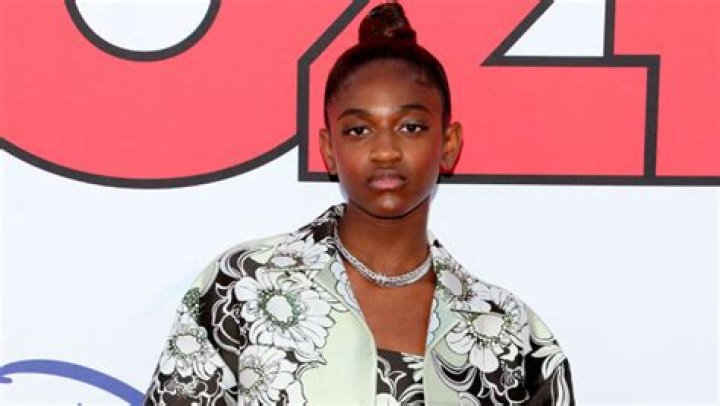 Zaya Wade Hugs New Significant Other In New Easter Photos – Hollywood Life